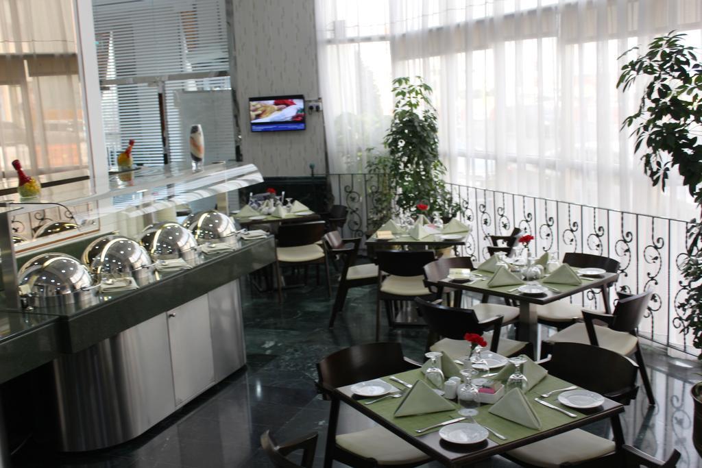 Al Diar Dana Hotel Abu Dhabi Exterior photo